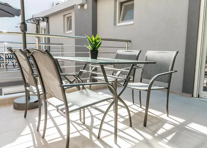 Elegant Decorated House - Free Private Parking!