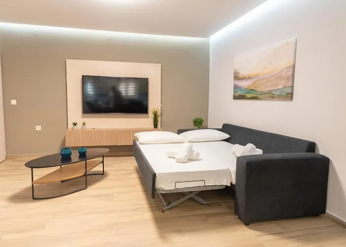 Elegant Decorated House - Free Private Parking!