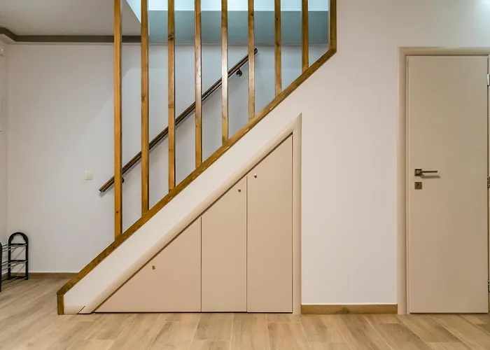 Elegant Decorated House - Free Private Parking!