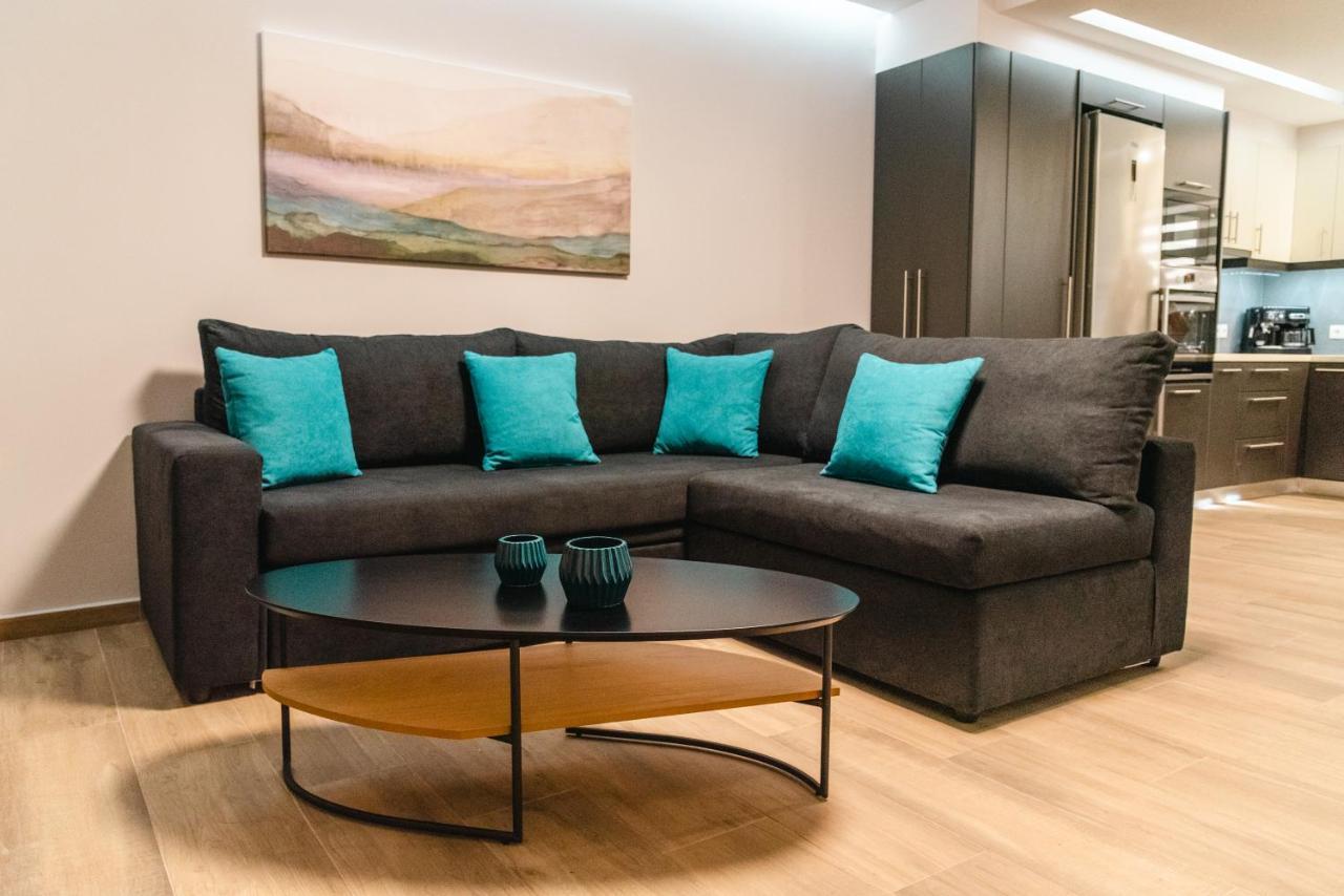 Elegant Decorated House - Free Private Parking!