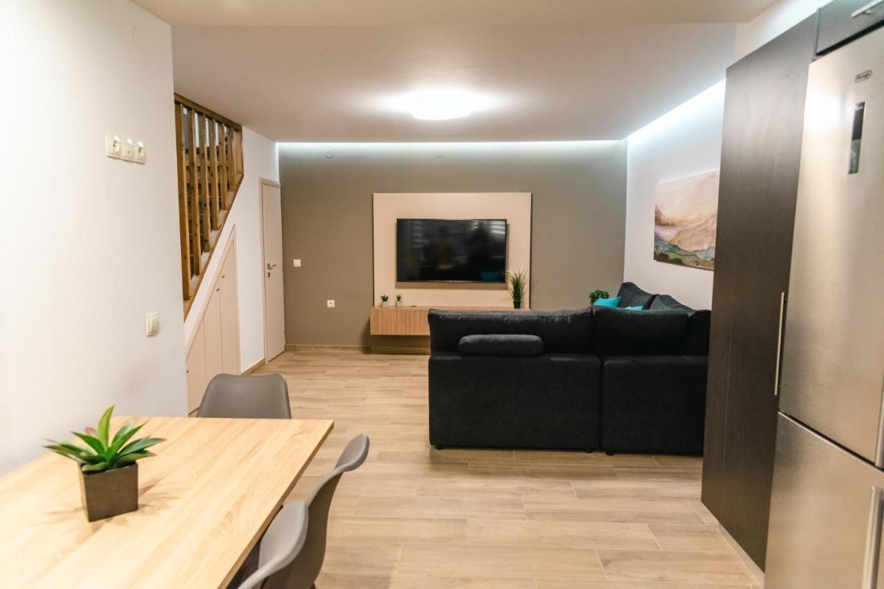 Elegant Decorated House - Free Private Parking!